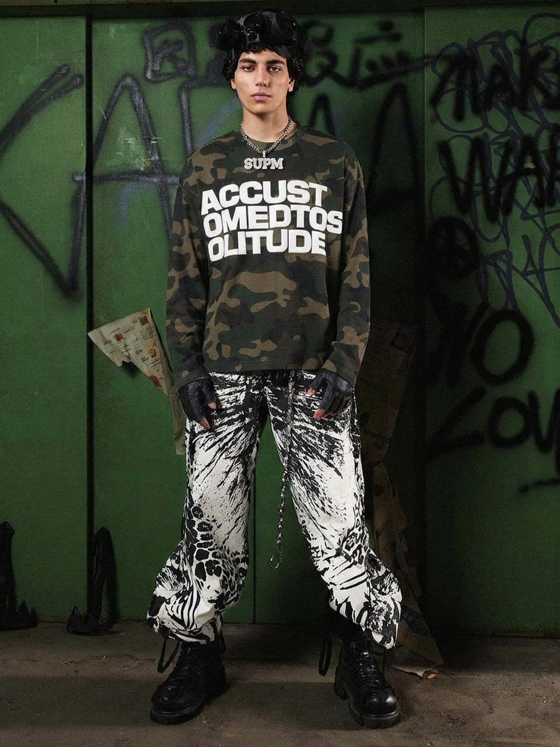 Emo Outfits: 8 Complete Looks You Can Copy
