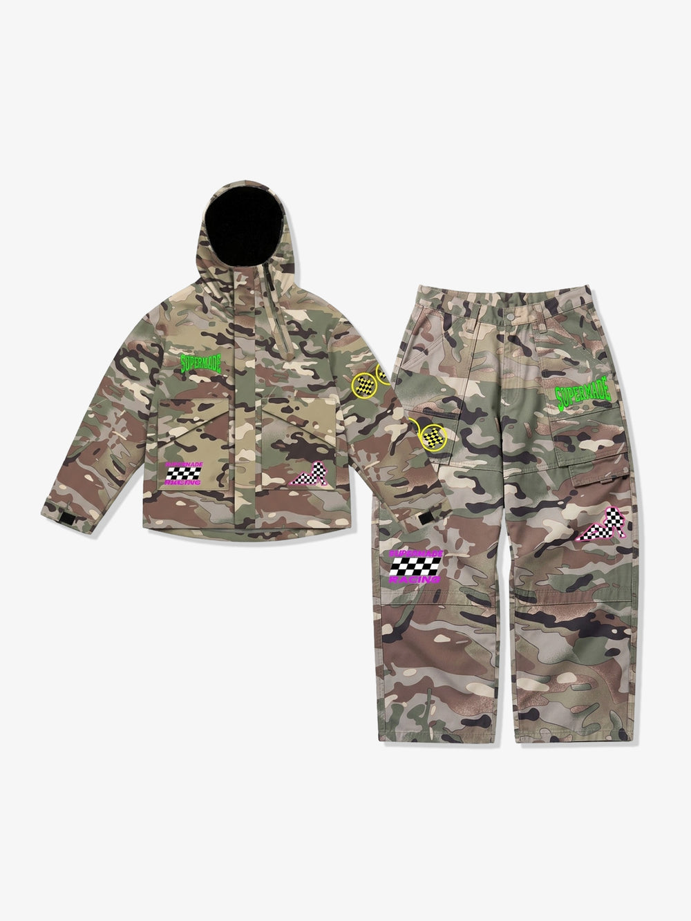 Set aus Kapuzenjacke und Cargohose mit Camouflage-Grafikpatches