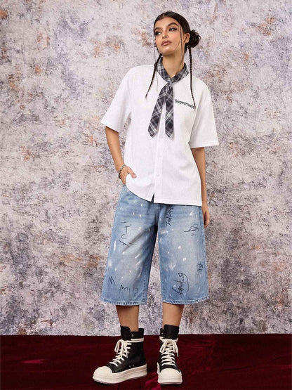 ライトウォッシュ加工のダメージデニムショートパンツ