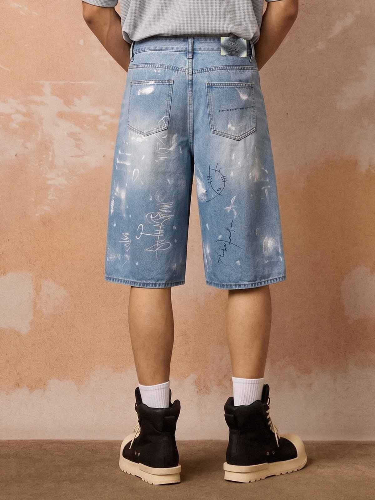 ライトウォッシュ加工のダメージデニムショートパンツ