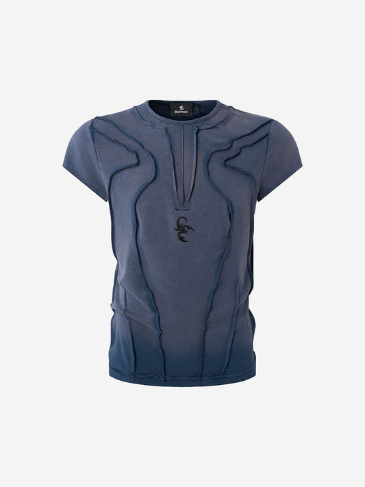 T-shirt à coutures apparentes brodées d'un scorpion