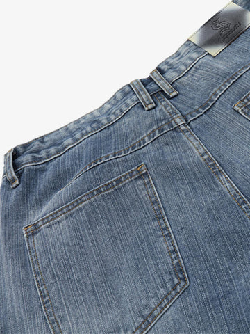 Short en jean délavé à fleurs