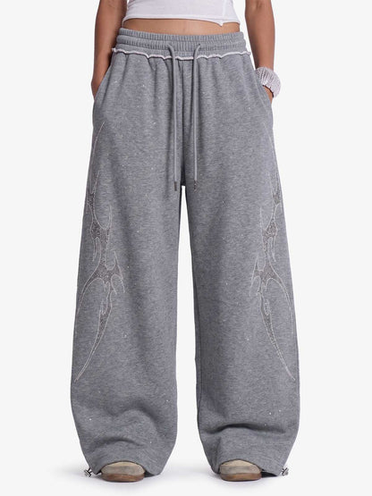 Pantalones deportivos holgados con estampado de espinas y pedrería