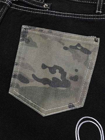 Jeans mit Camouflage-Patchwork, Strassstickerei und geradem Bein