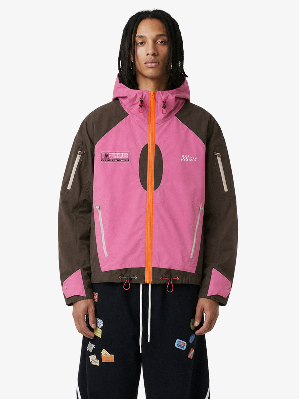 Kurzer, bestickter Windbreaker mit Kapuze in Farbblock-Optik