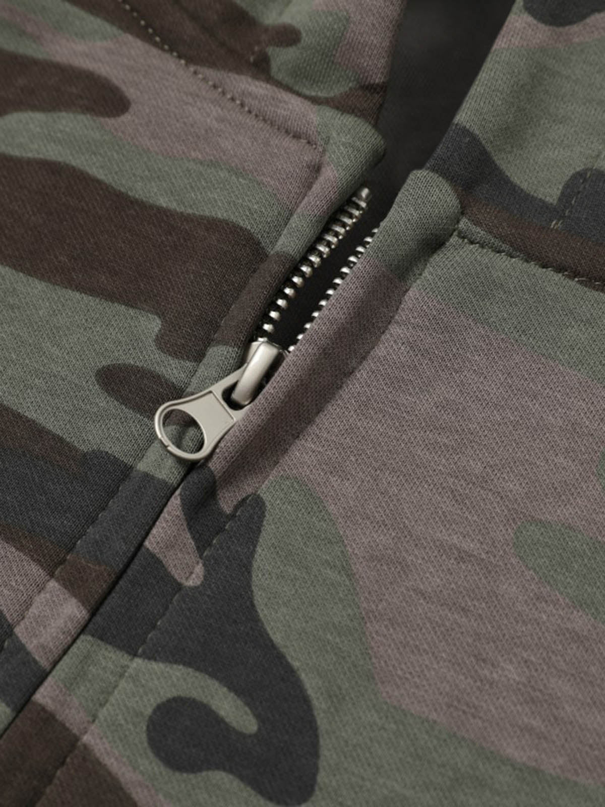 Camouflage Hooded Jacket with Heart Design - Perfect for Casual and Outdoor Wear 