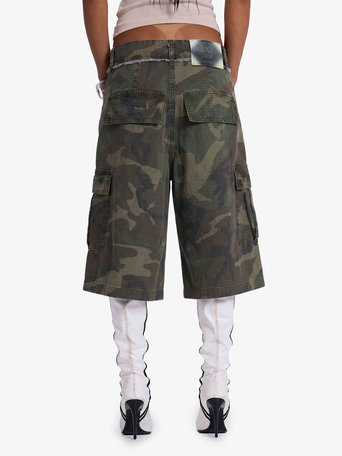 Camouflage-Shorts mit 3/4-Länge und Cargotaschen
