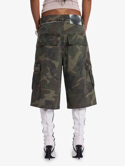 Camouflage-Shorts mit 3/4-Länge und Cargotaschen