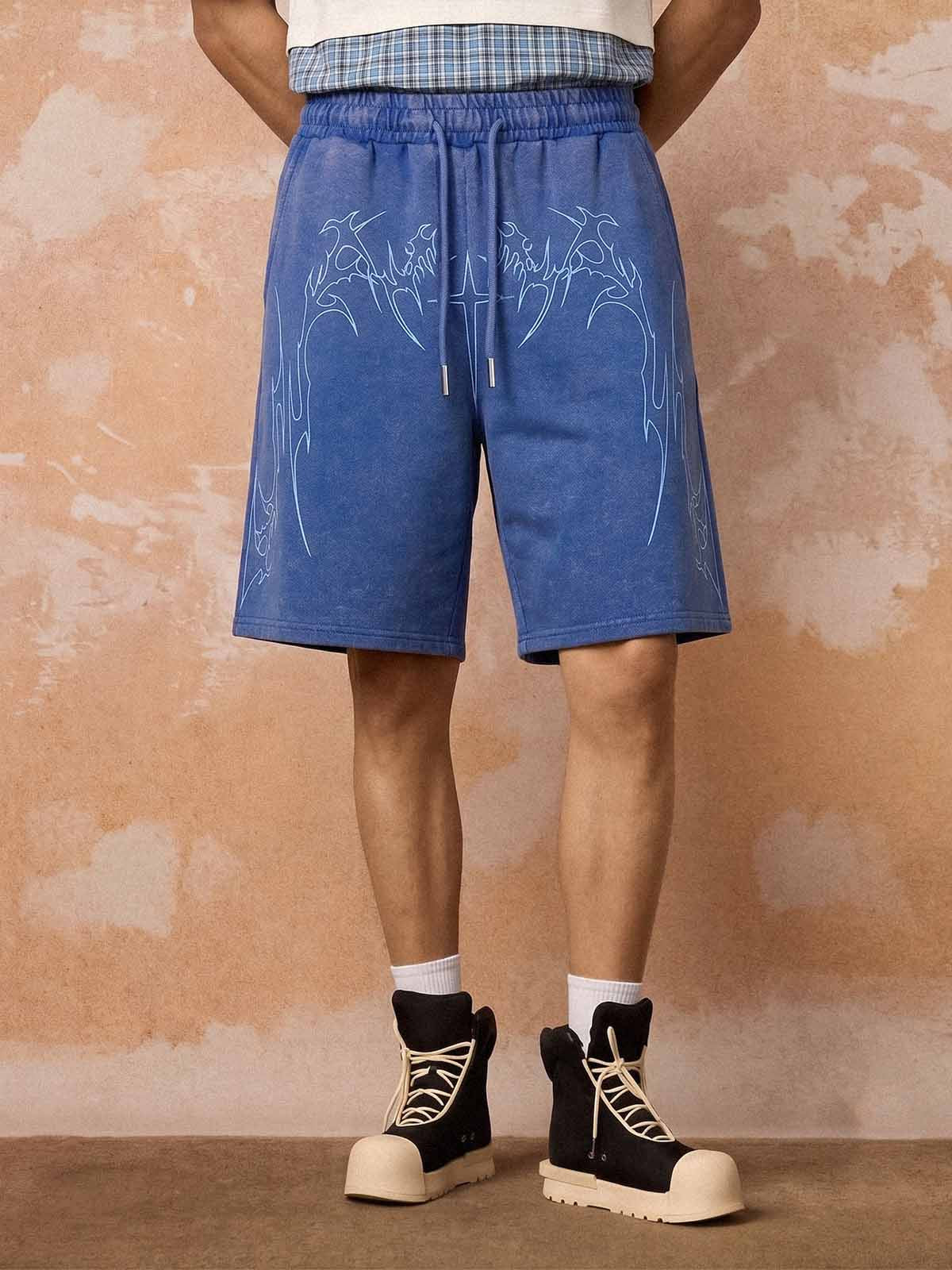 Shorts mit dunklem Gothic-Print