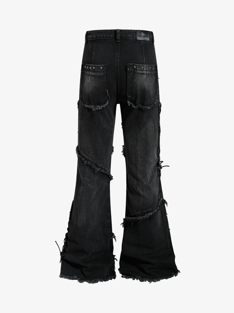 Ausgestellte Jeans mit Nieten und Used-Look