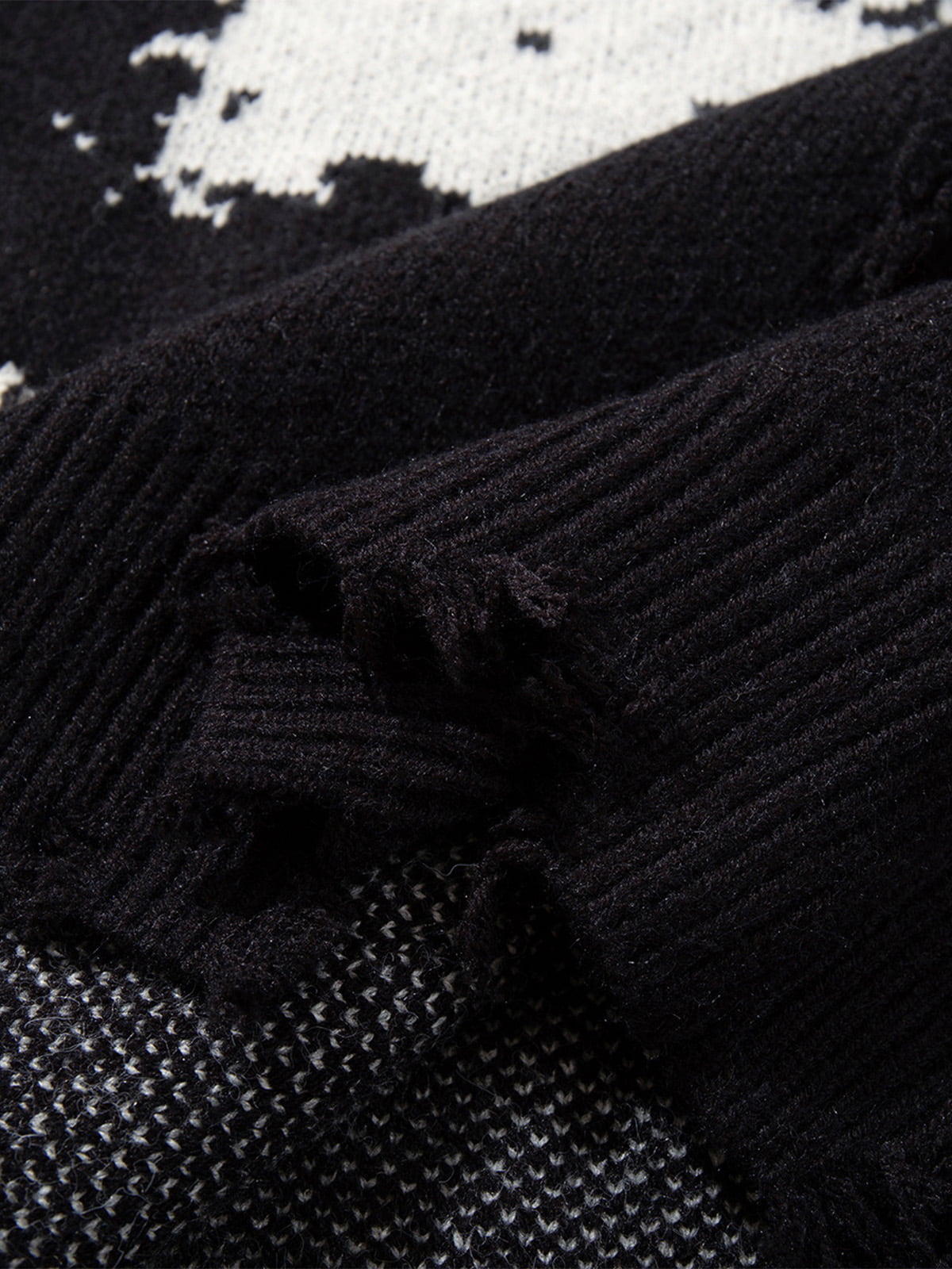 Skull Pattern Knit Sweater - Trendy and Cozy for Casual Wear 