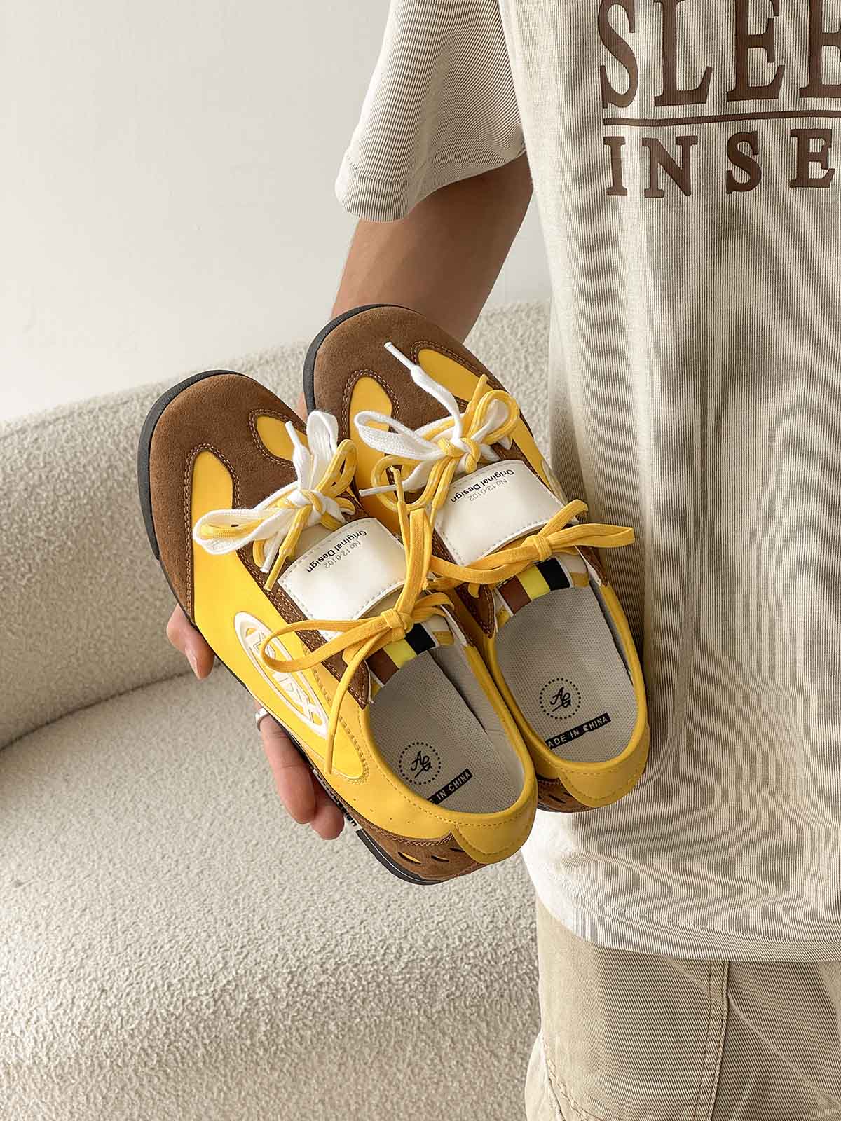 U9829 Stylish and Versatile Numbered Accessory for Modern Fashion Enthusiasts 