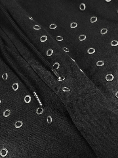 Gewaschene, bestickte Hose mit Ösen und Nieten