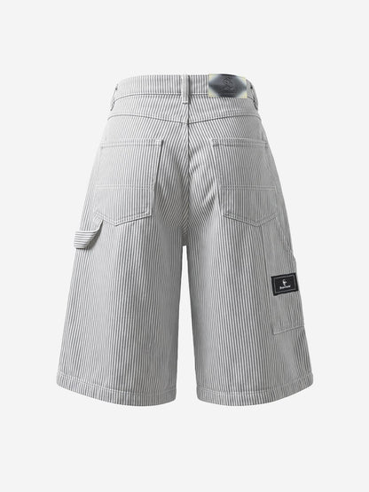 Pantaloncini a gamba larga a righe sottili con pieghe
