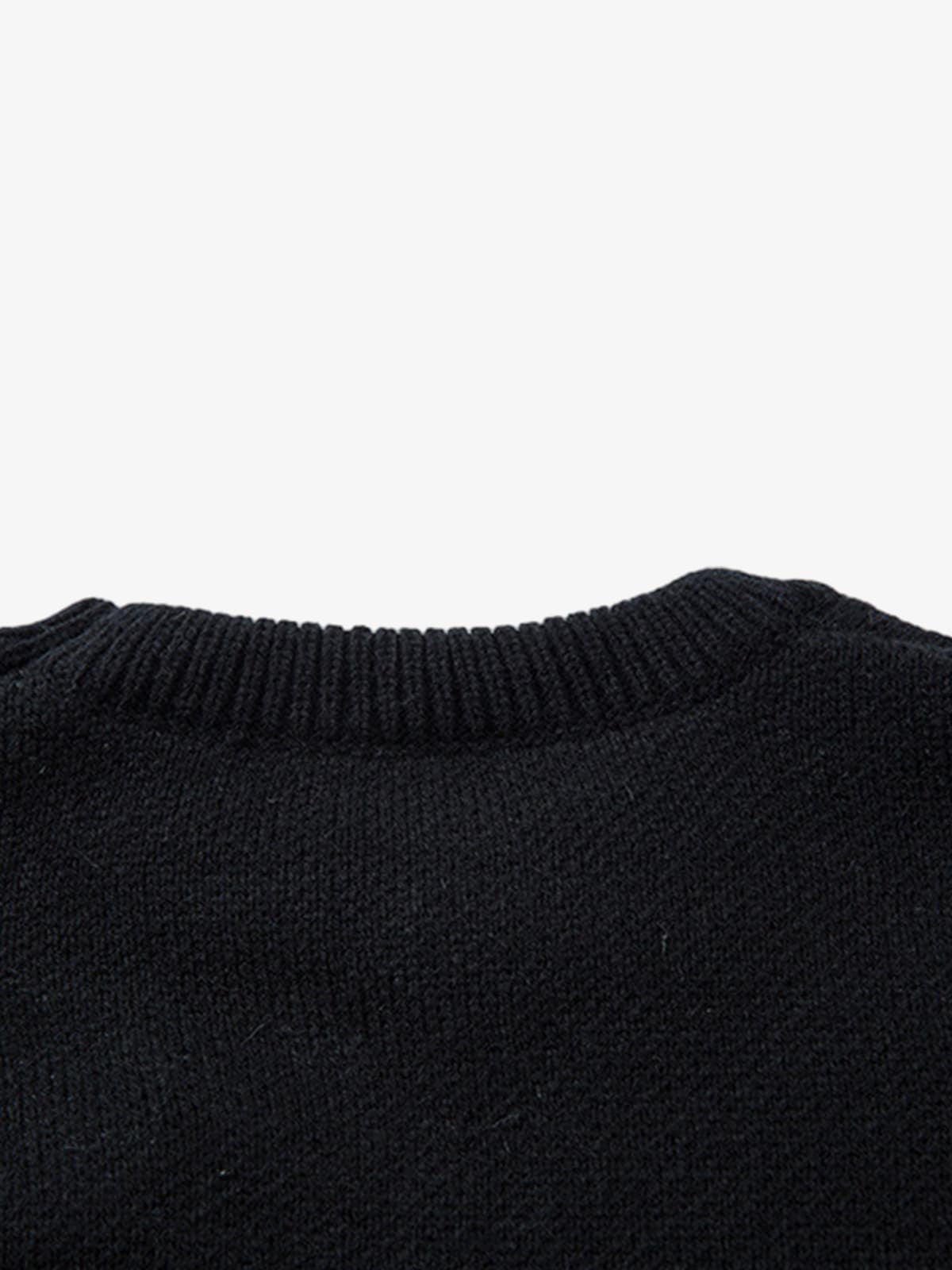 Oversized Graphic Sweater with Chain Detail - Perfect for Casual and Trendy Looks 