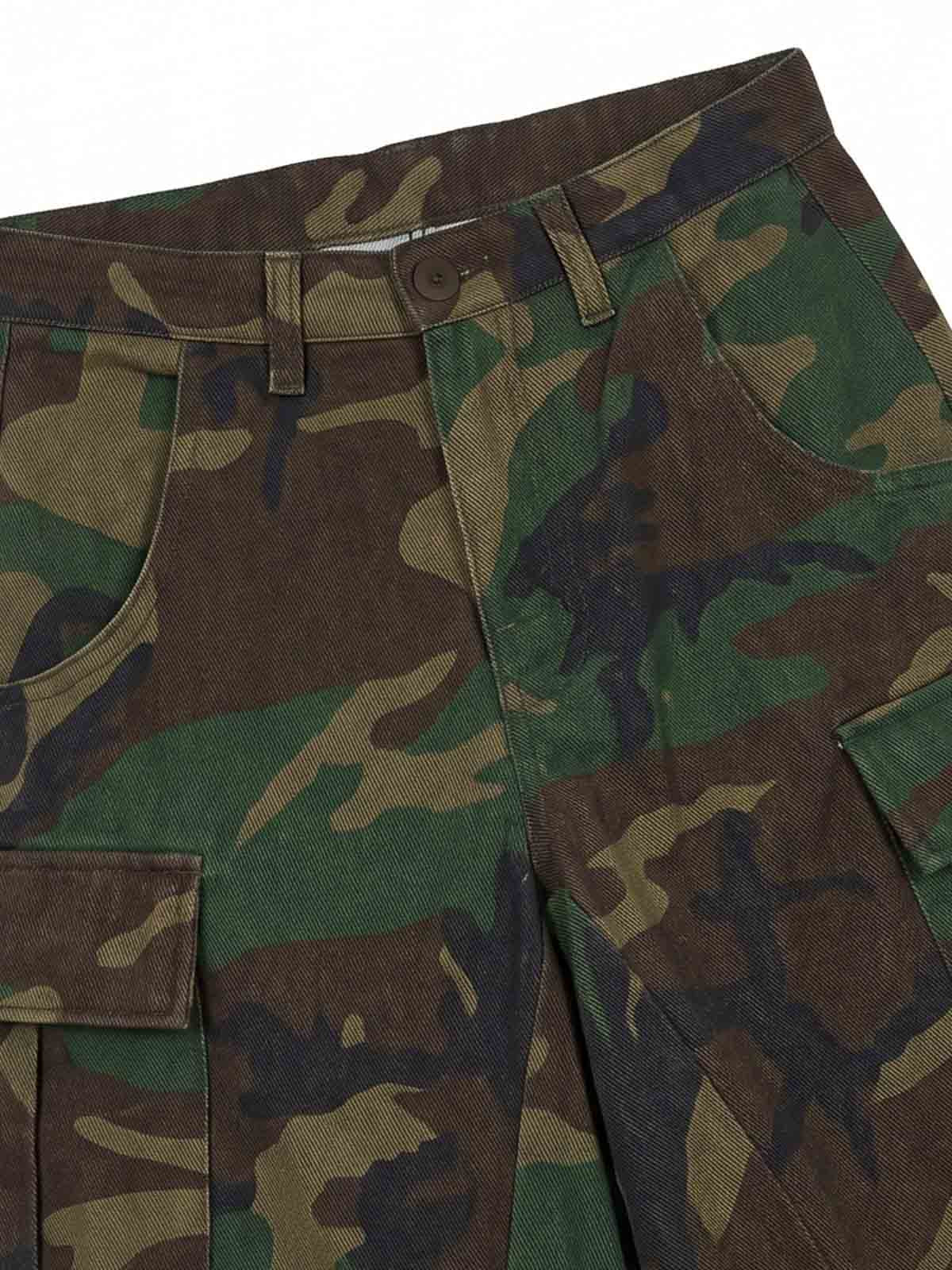 Short cargo vintage camouflage à ourlet effiloché