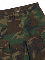 Short cargo vintage camouflage à ourlet effiloché