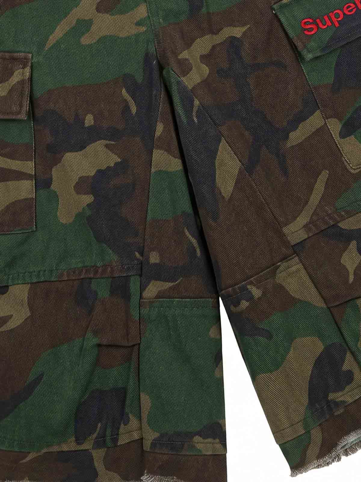 Short cargo vintage camouflage à ourlet effiloché