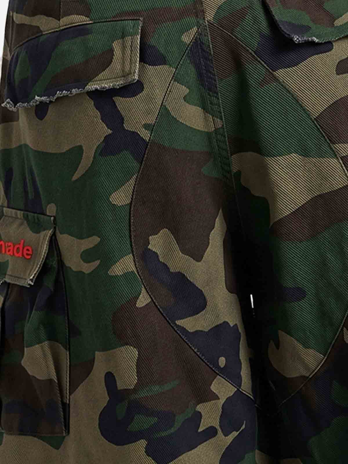 Short cargo vintage camouflage à ourlet effiloché