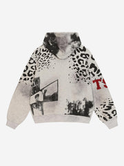 Felpa con cappuccio effetto invecchiato con applicazione logo leopardato.