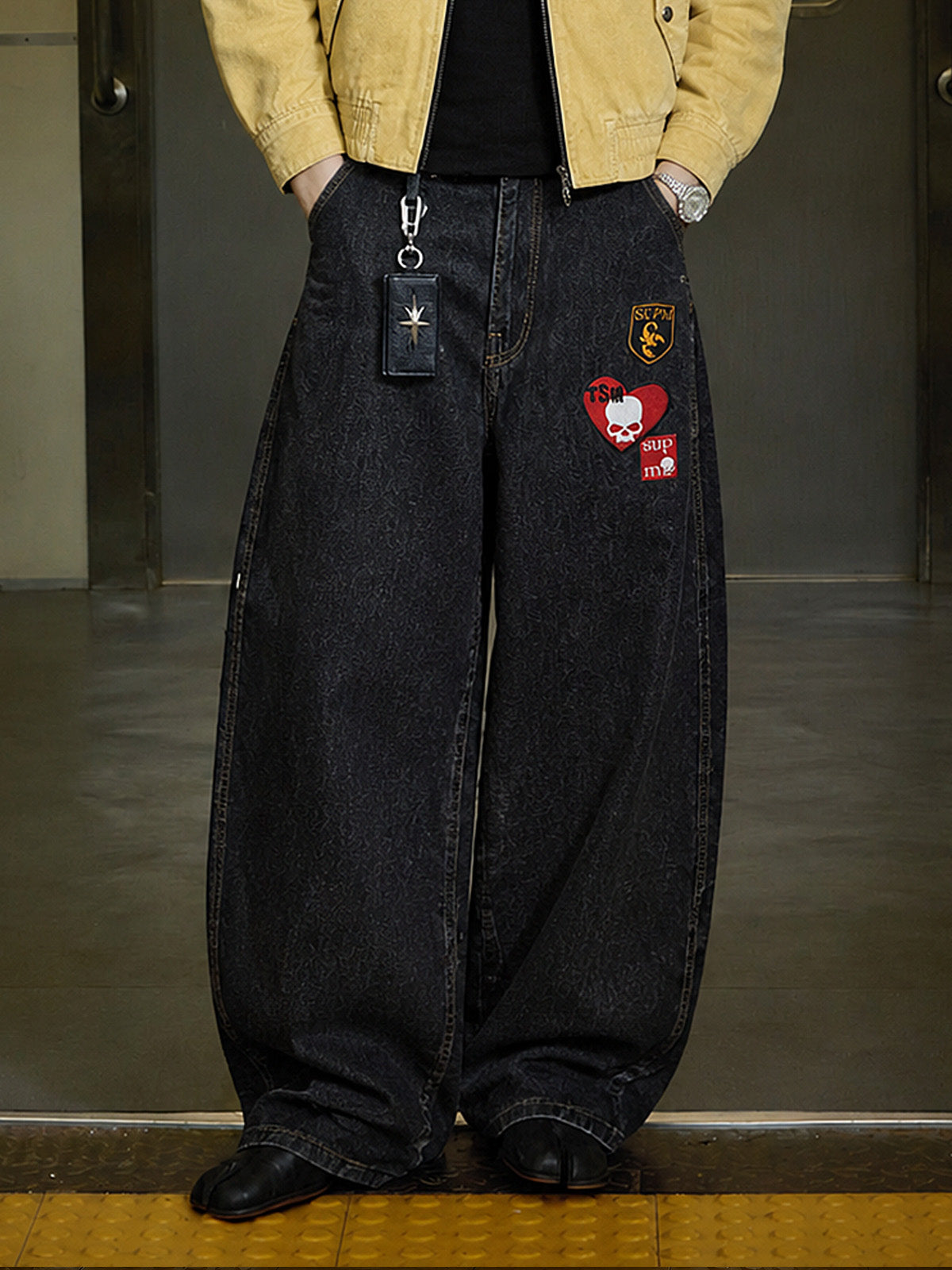 Patch Graphic Wide-Leg Jeans