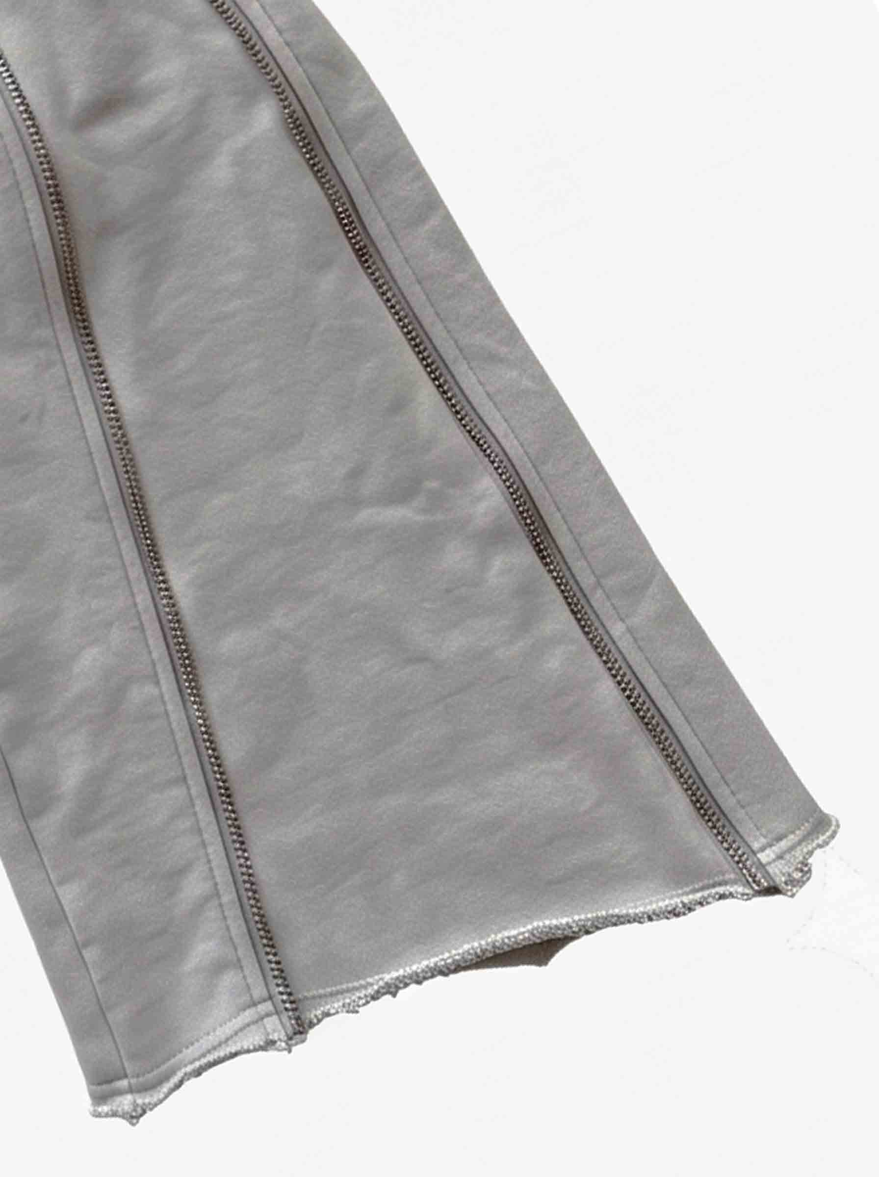 Pantalones deformables con cremallera lateral