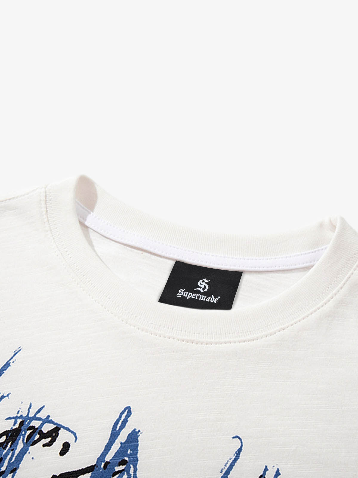 T-shirt con grafica astratta dipinta a mano