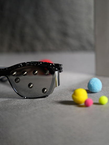 Streetwear Metal Rivet Curved Lens Glasses 