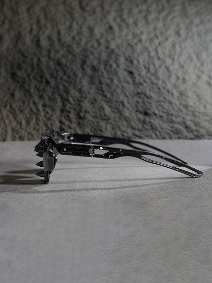 Streetwear Metal Rivet Curved Lens Glasses 