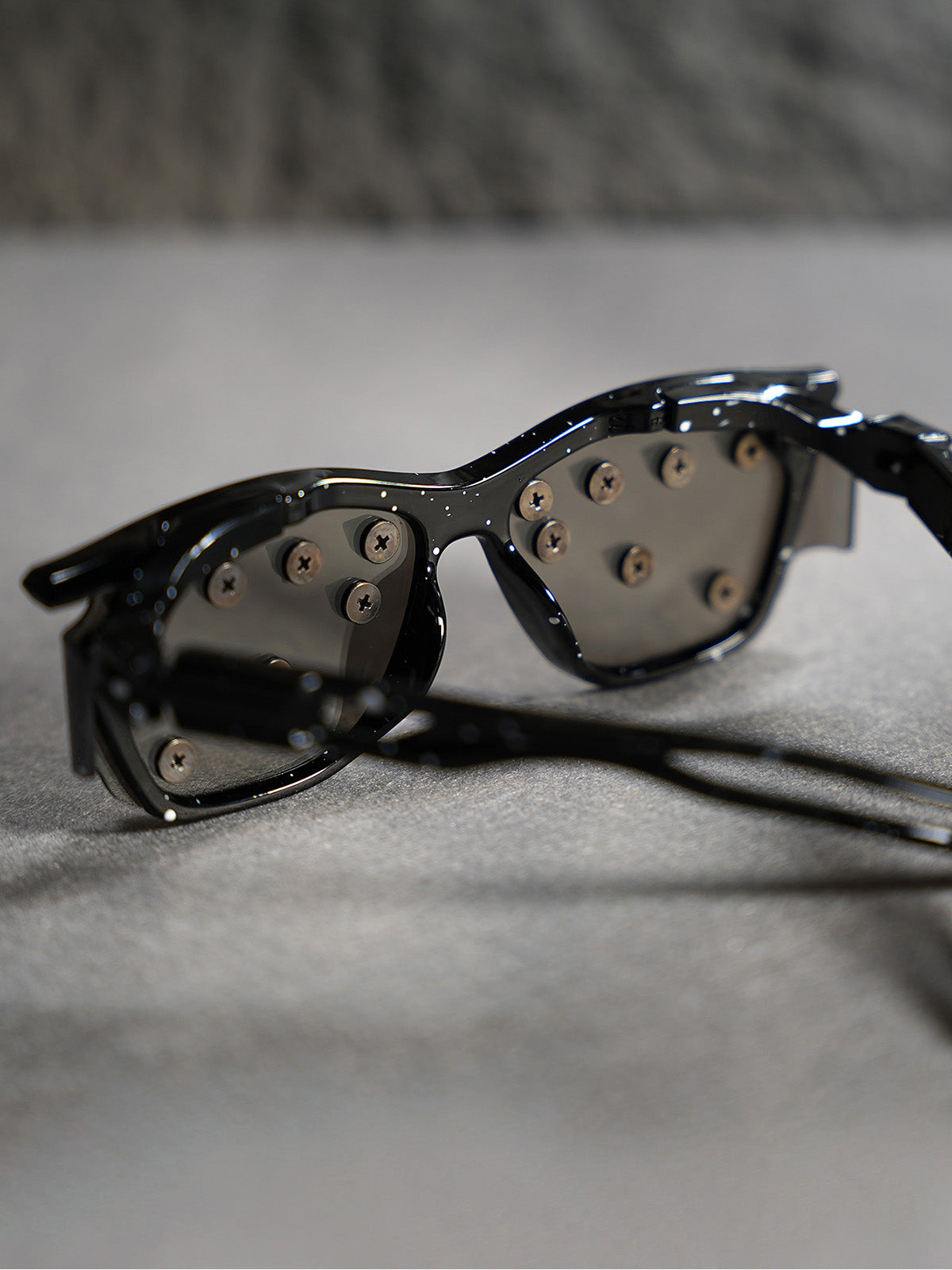 Streetwear Metal Rivet Curved Lens Glasses 