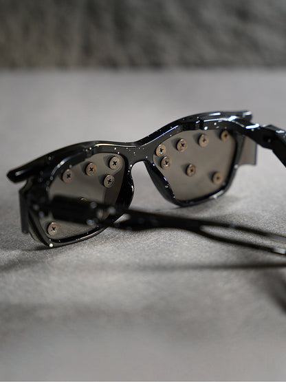 Streetwear Metal Rivet Curved Lens Glasses 