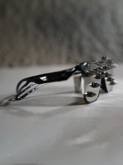 Streetwear Metal Rivet Curved Lens Glasses 