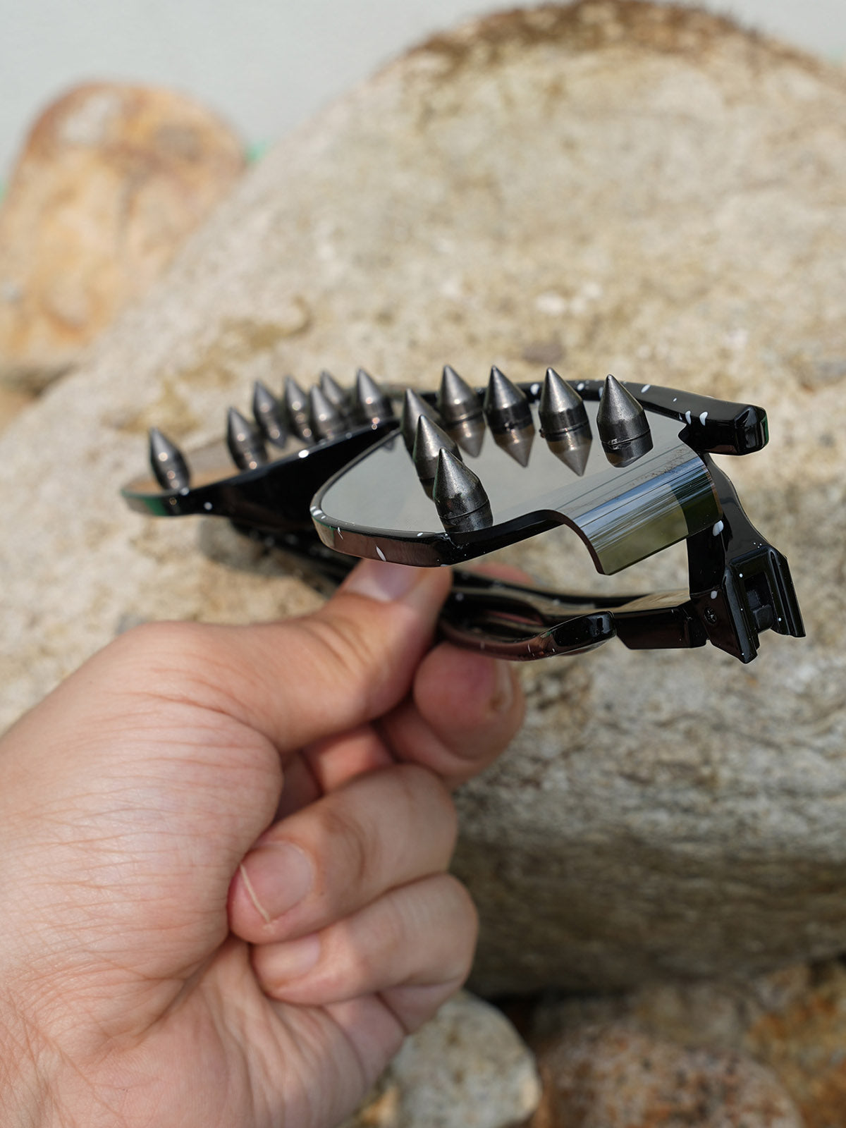 Streetwear Metal Rivet Curved Lens Glasses 