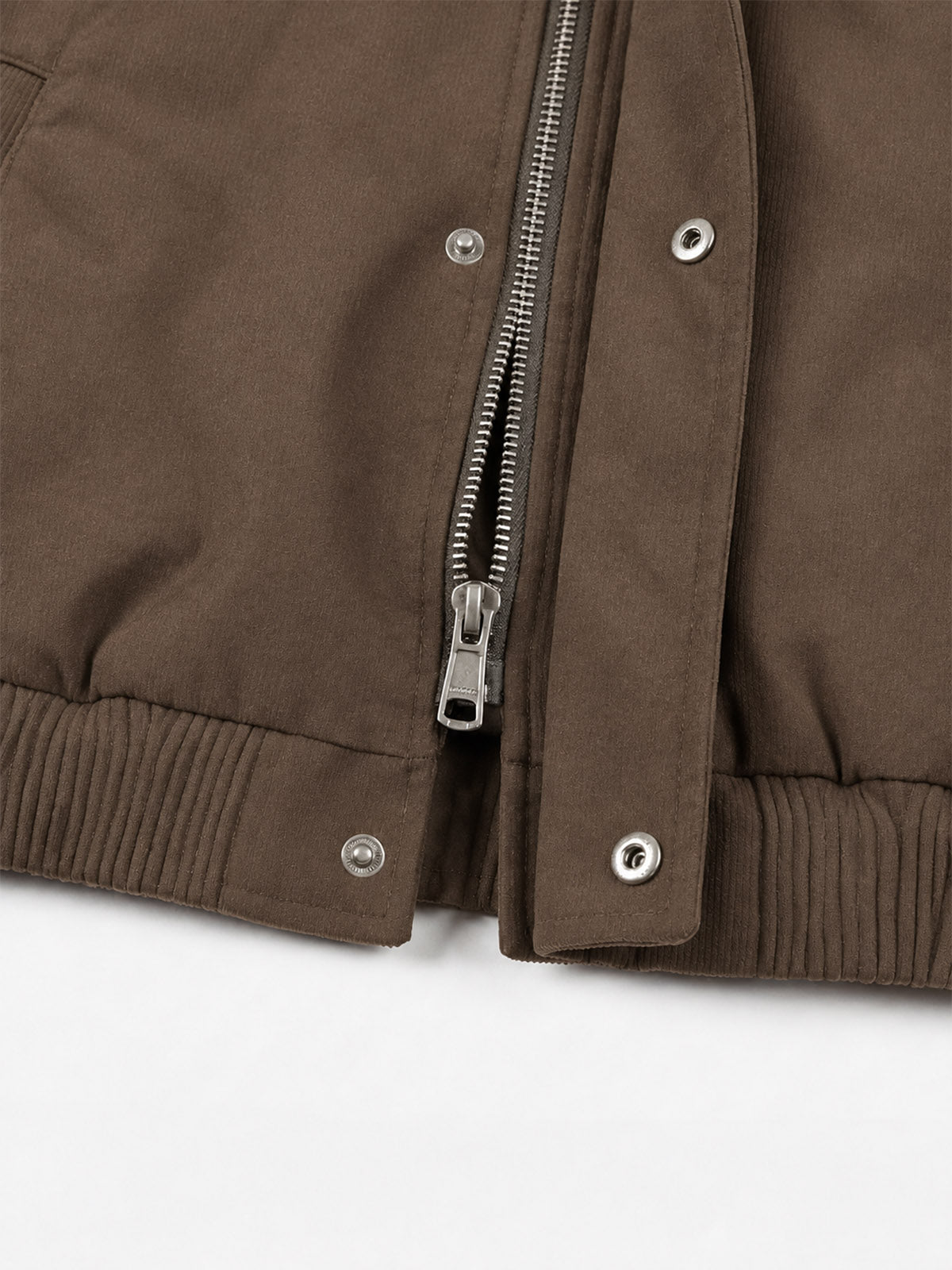 Chaqueta bomber extragrande desgastada con cuello de piel sintética bordado