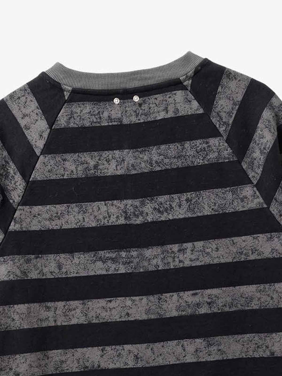 Camiseta de manga larga extragrande con bordado a rayas