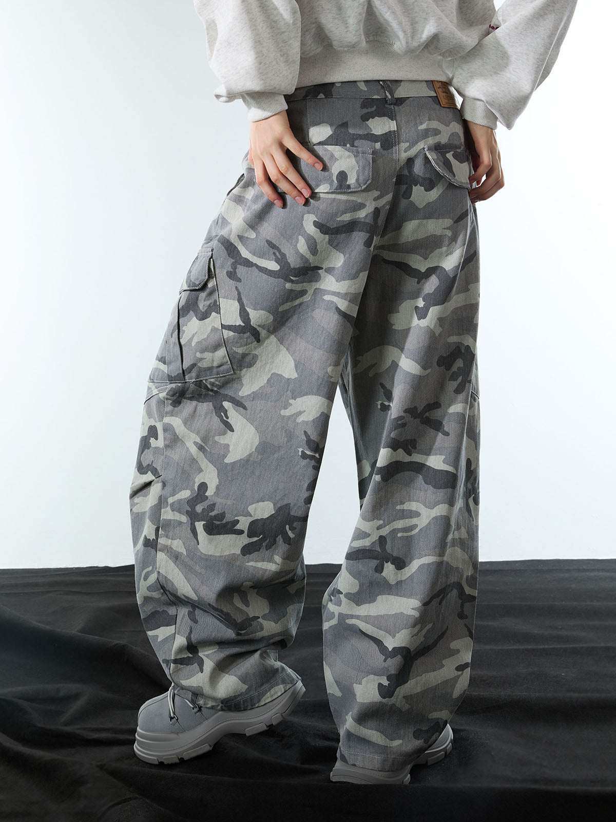Snow Camouflage Machete Wide-Leg Cargo Barrel Pants - 2548 