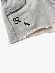 Bestickte Mini-Shorts mit offenem Saum