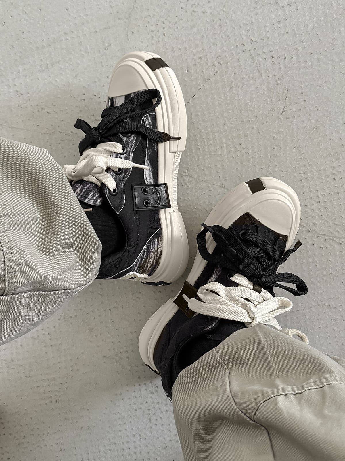 Stylish Chunky Sneakers with Dual Shoelaces for Everyday Wear 