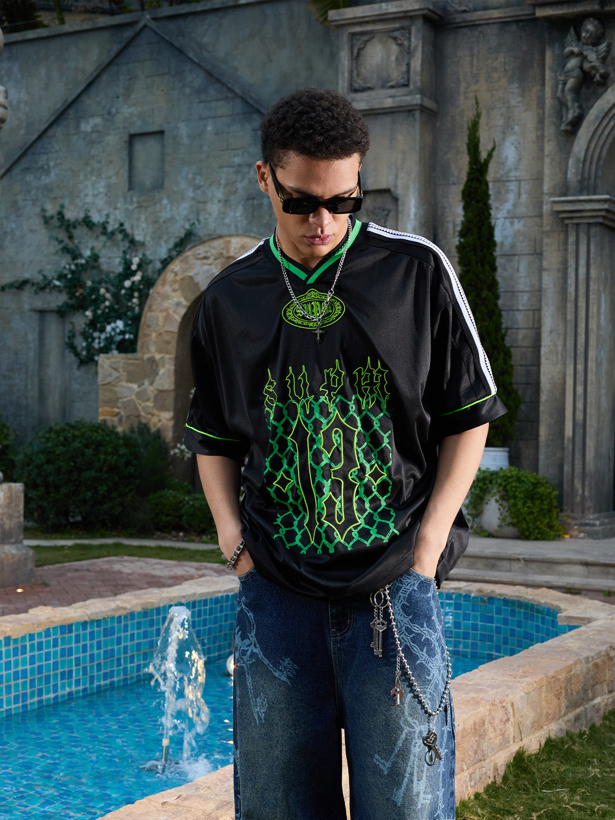 Supermade Color-Blocked V-Neck Embroidered Jersey Short-Sleeved 