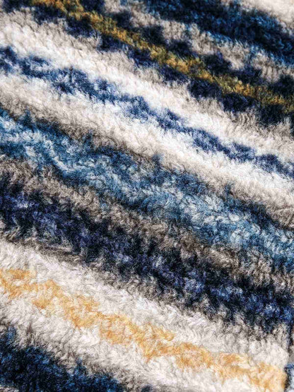 Winter Essential Faux Fur Trimmed Puffer Jacket with Arrow Buckle Design 