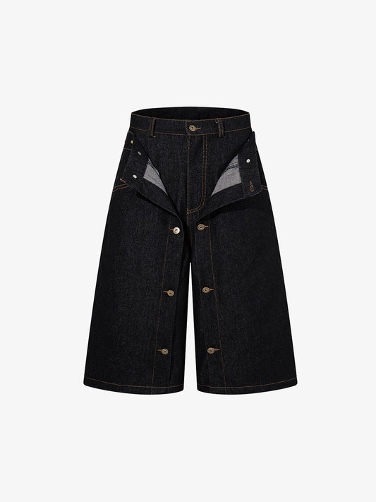 Doppelt geschnittene Jeansshorts mit mehreren Knöpfen