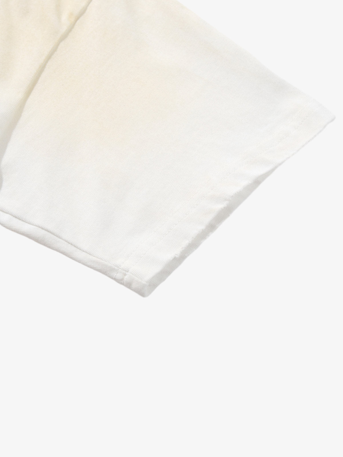 Cotton Blend Vintage Rock 'n' Roll Graphic T-Shirt with 1977 Punk Band Print and Distressed Wash Finish 