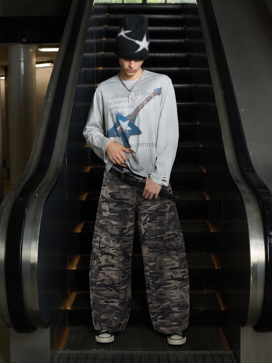 Jeans in denim curvo con stampa mimetica