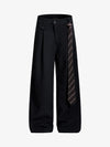 Pantalones de traje de corte relajado con detalle de lazo y caída fluida.