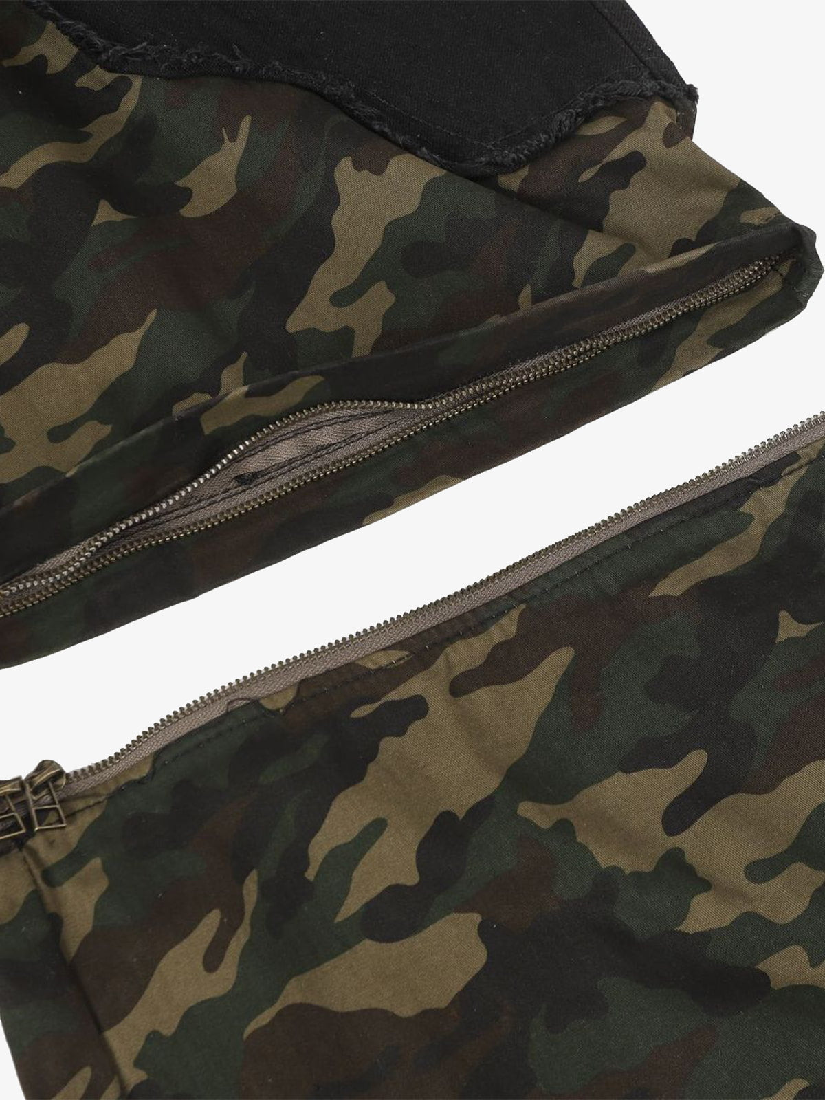Camo-Contrast Cargo Shorts with Utility Pockets 