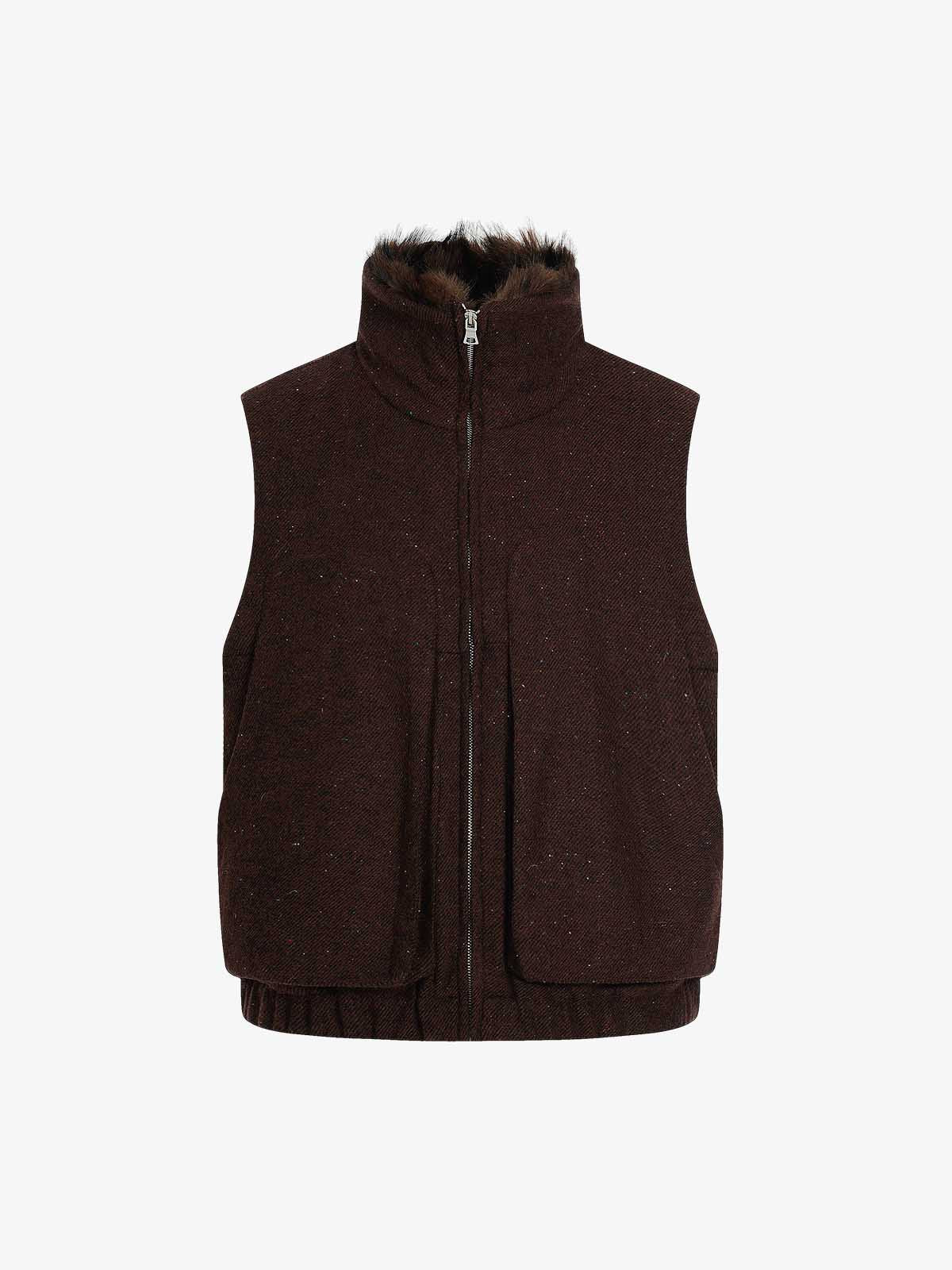 Warmth-Enhancing Faux Fur Collar Vest for Winter Outdoors 
