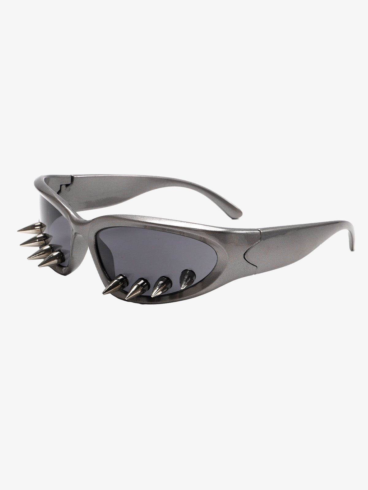 Edgy Spike-Embellished Sunglasses for Bold Fashion Statements 