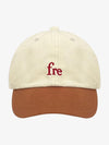 Cappellino da baseball minimalista con ricami a contrasto