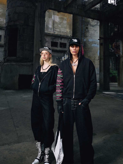 Sudadera con capucha estilo streetwear con tachuelas