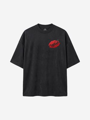 赤い唇の刺繍入りスエードTシャツ